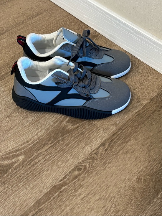 De Florance Other - De Florence Vintage Sneakers I NWT I Size 10